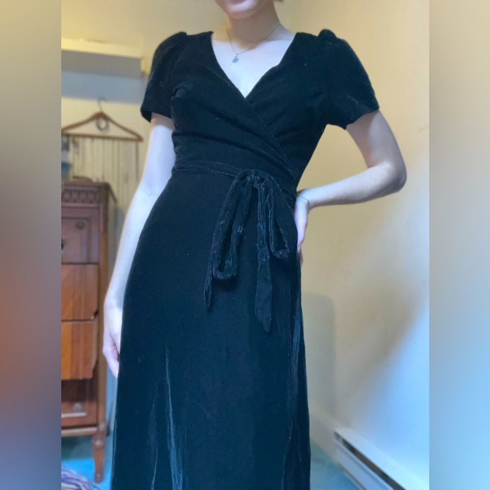 Gap romantic black velvet wrap tie waist midi dress, size 0